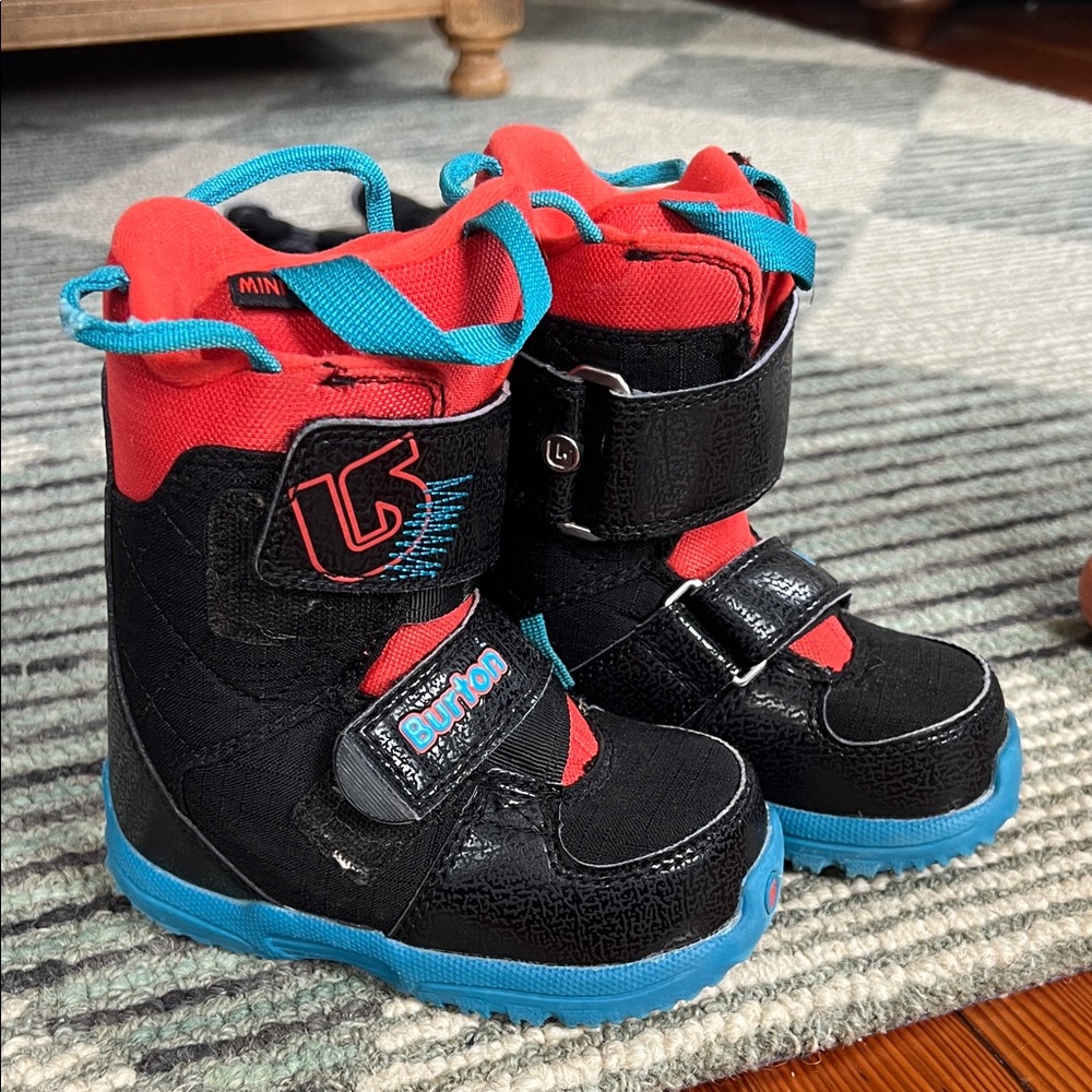 Burton mini grom snowboard boots 9c